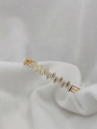 Elegant Wave Gold Bangle