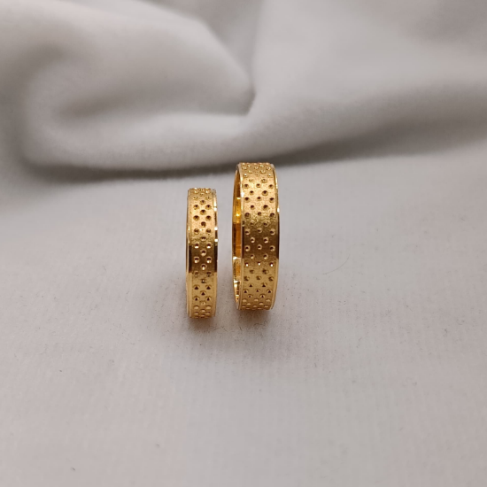 His and hers matching wedding bands set