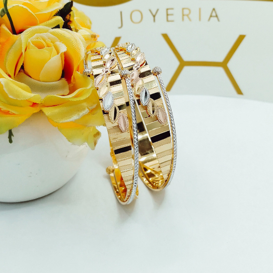 Picture of New Leaf Motif ORO-Z Gold CNC Tokyo Bangles