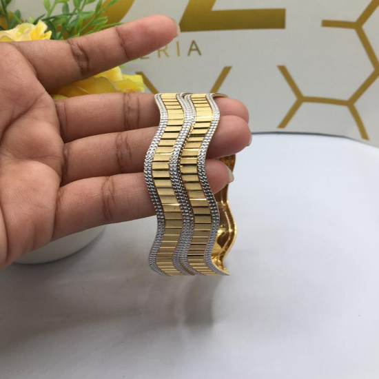 Elegant gold wristwear